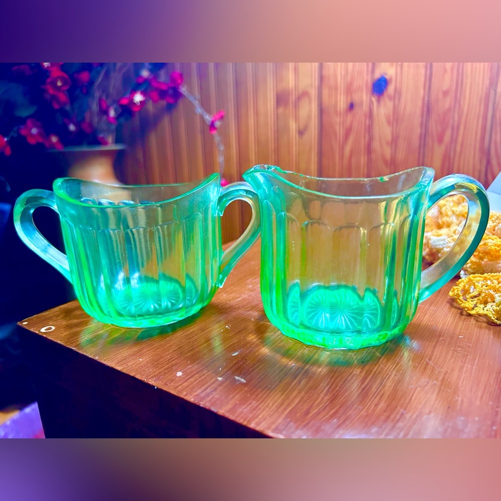 Vintage green depression uranium glass cream & sugar set 1930s